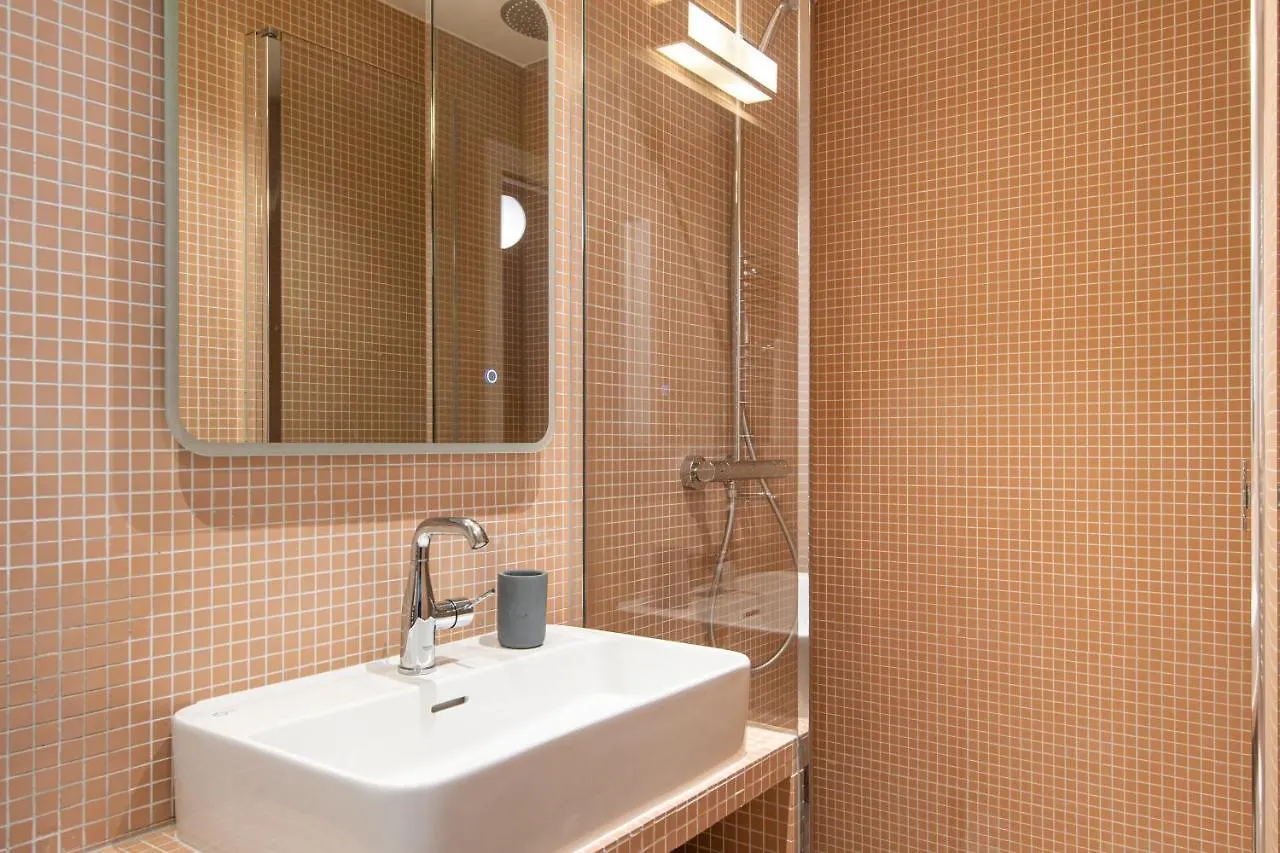 New - Villa Urbaine Au Coeur De Paris - 6 Pers Apartment